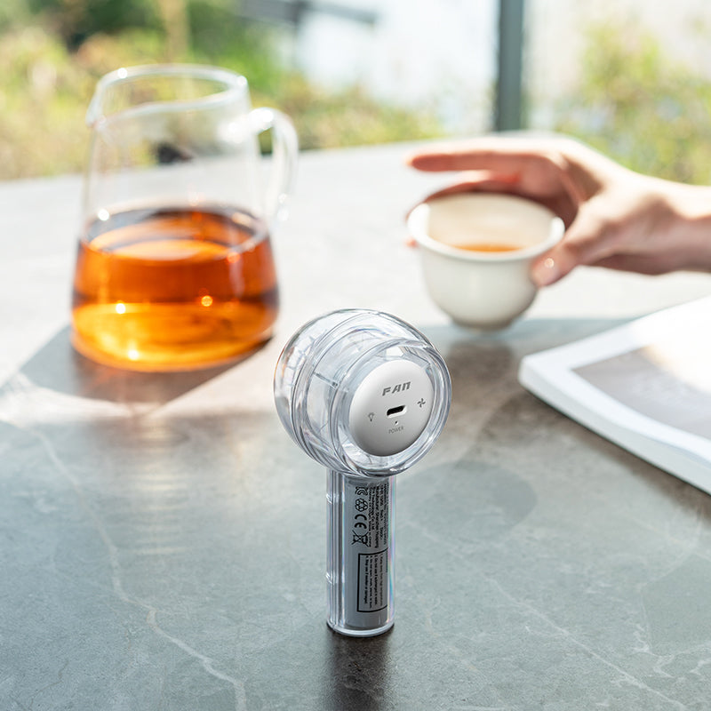 Oriday Ventilatore portatile con design trasparente e luci LED a sette colori | Tre velocità con possibilità di appendere | Leggero e portatile, perfetto per l'uso quotidiano e per attività all'aperto, design elegante