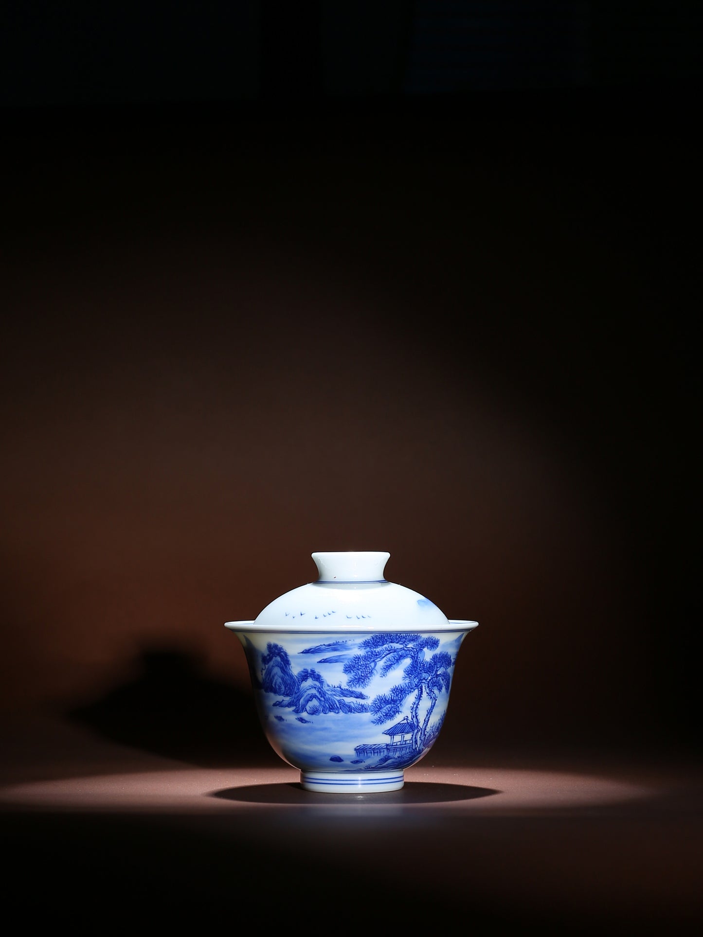 Oriday bol à thé avec couvercle en porcelaine bleu et blanc peint à la main, motif paysage Petit service à thé en céramique Kung Fu Recommandé comme tasse principale pour le thé Yancha