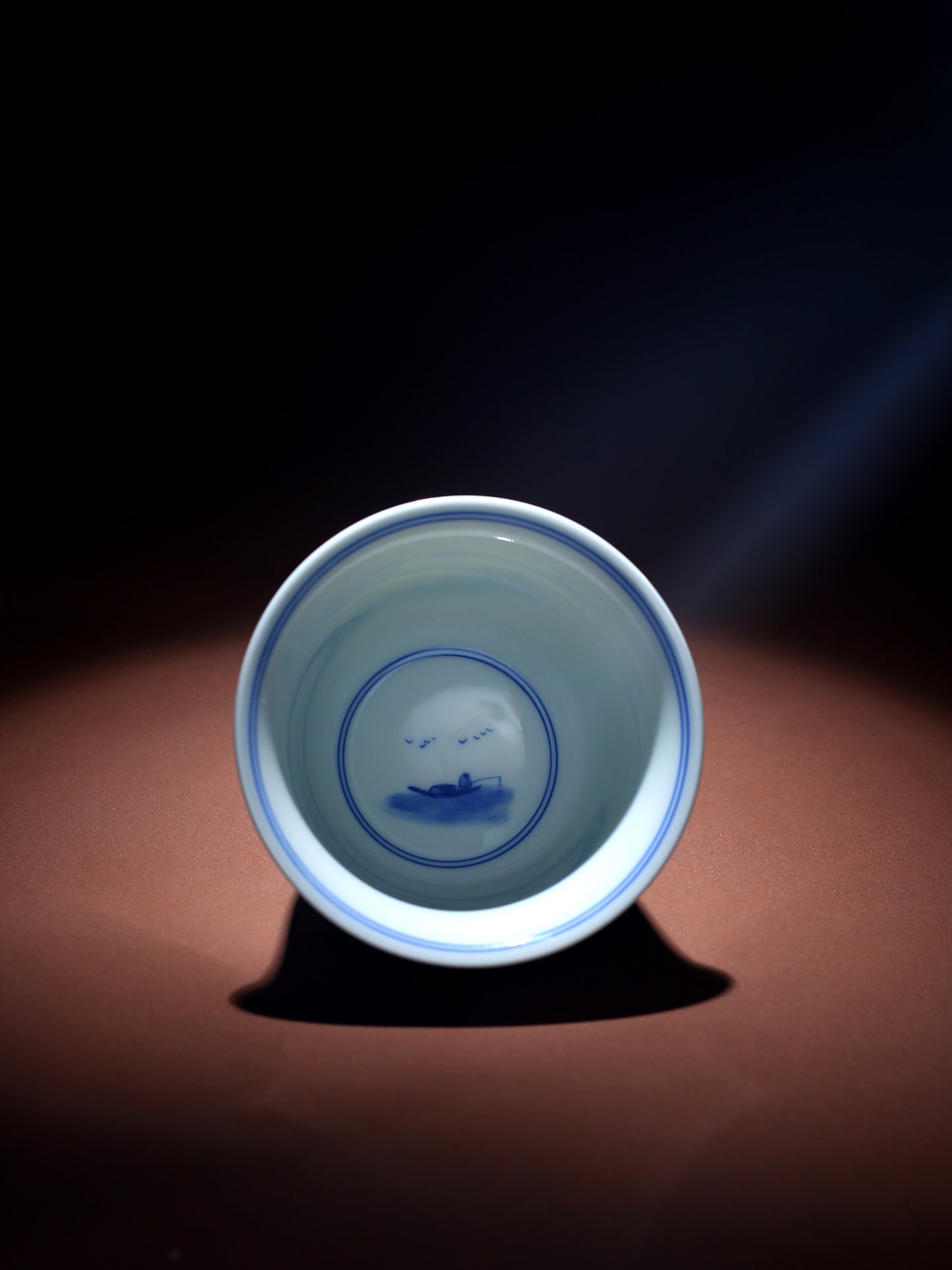 Oriday bol à thé avec couvercle en porcelaine bleu et blanc peint à la main, motif paysage Petit service à thé en céramique Kung Fu Recommandé comme tasse principale pour le thé Yancha