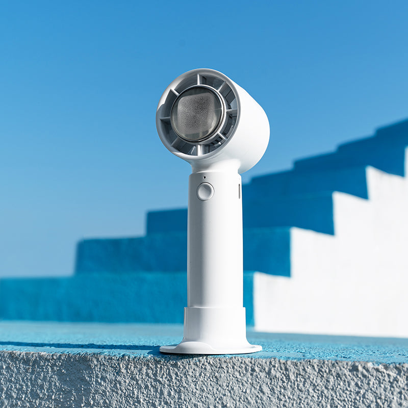 Oriday přenosný chladicí ventilátor s rychlým chlazením za 3 sekundy, dvojitý chladicí efekt s ledovými obklady, 3 úrovně, stojánek na mobil, nabíjení Type-C, dlouhá výdrž baterie, ideální pro venkovní použití a dojíždění.
