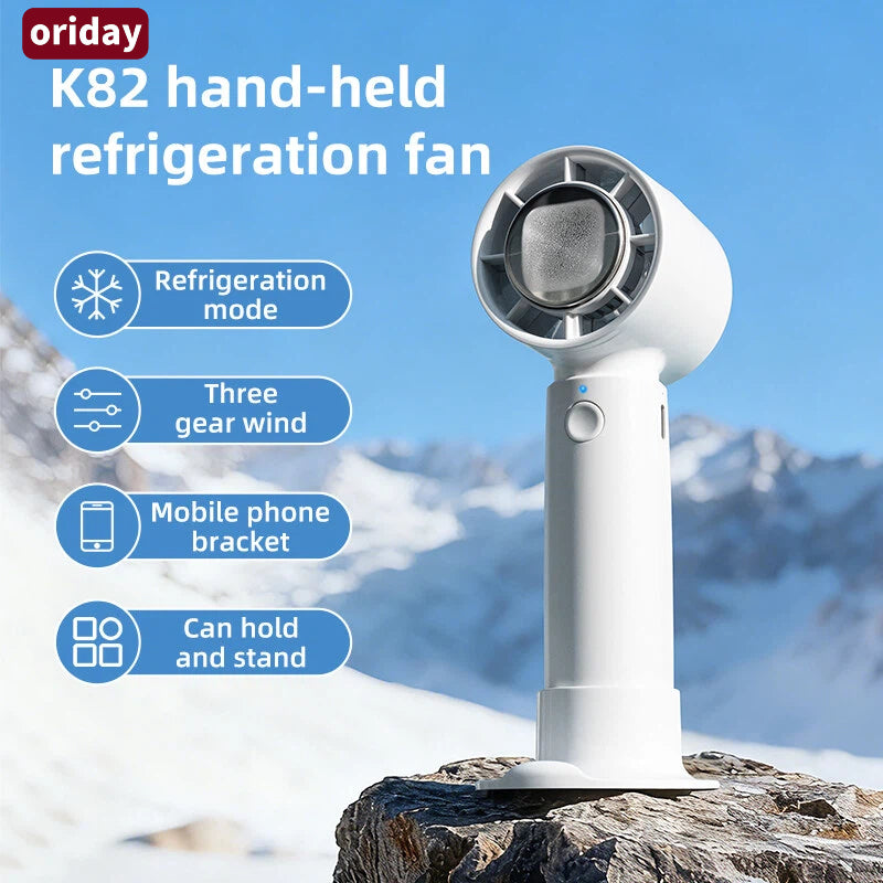 Oriday přenosný chladicí ventilátor s rychlým chlazením za 3 sekundy, dvojitý chladicí efekt s ledovými obklady, 3 úrovně, stojánek na mobil, nabíjení Type-C, dlouhá výdrž baterie, ideální pro venkovní použití a dojíždění.
